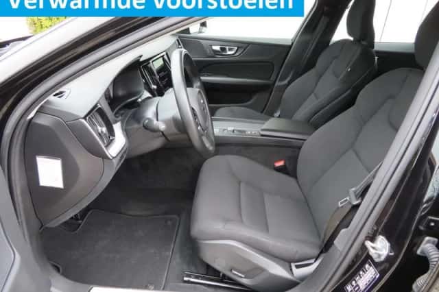 Volvo V60 (2021) thumbnail 5