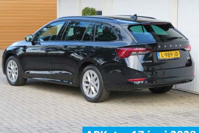 Škoda Octavia (2021) thumbnail 4