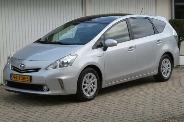 Toyota Prius Wagon (2012) thumbnail 1