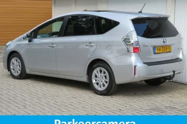 Toyota Prius Wagon (2012) thumbnail 4