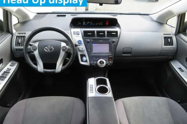 Toyota Prius Wagon (2012) thumbnail 5