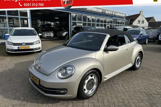 Volkswagen Beetle (2013) thumbnail 2