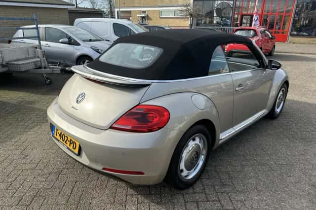 Volkswagen Beetle (2013) thumbnail 3