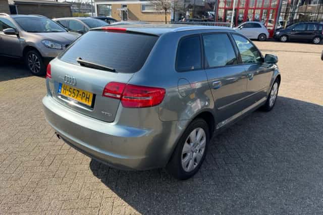 Audi A3 (2011) thumbnail 3