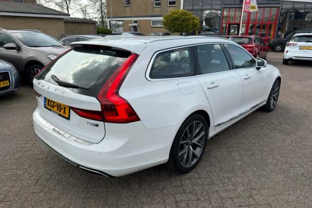 Volvo V90 (2017) thumbnail 3
