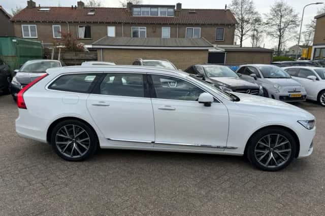 Volvo V90 (2017) thumbnail 5