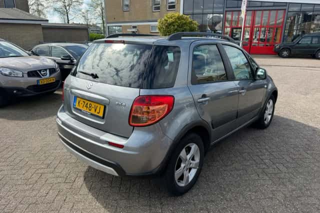 Suzuki SX4 (2011) thumbnail 3