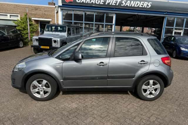 Suzuki SX4 (2011) thumbnail 4