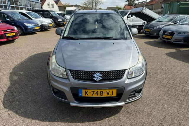 Suzuki SX4 (2011) thumbnail 6