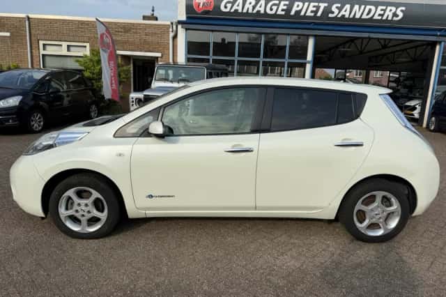 Nissan Leaf (2011) thumbnail 4