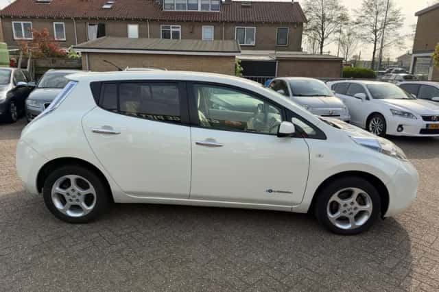 Nissan Leaf (2011) thumbnail 5
