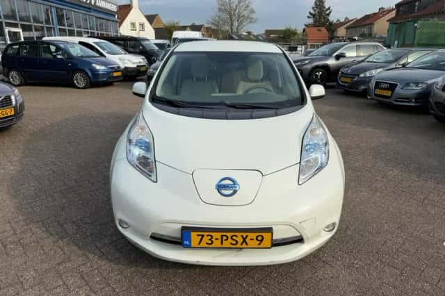 Nissan Leaf (2011) thumbnail 6