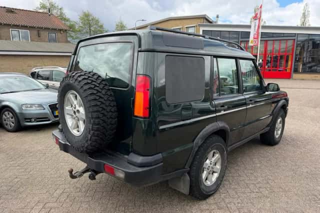 Land Rover Discovery (2002) thumbnail 3