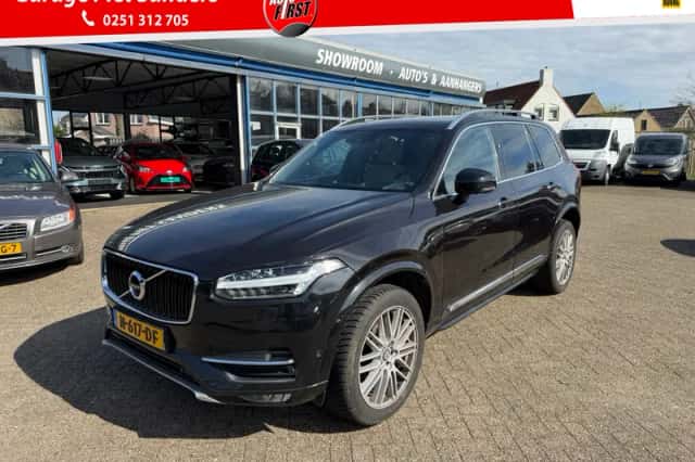 Volvo XC90 (2016) thumbnail 2