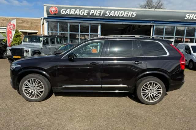 Volvo XC90 (2016) thumbnail 3