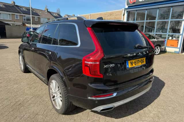 Volvo XC90 (2016) thumbnail 4