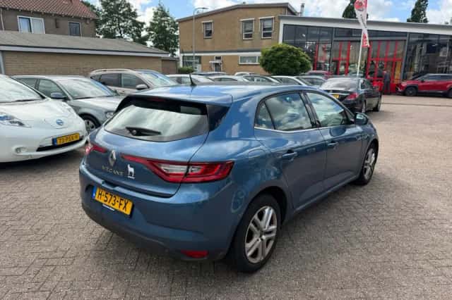Renault Mégane (2017) thumbnail 3