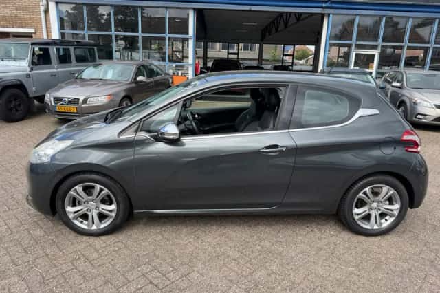 Peugeot 208 (2013) thumbnail 4