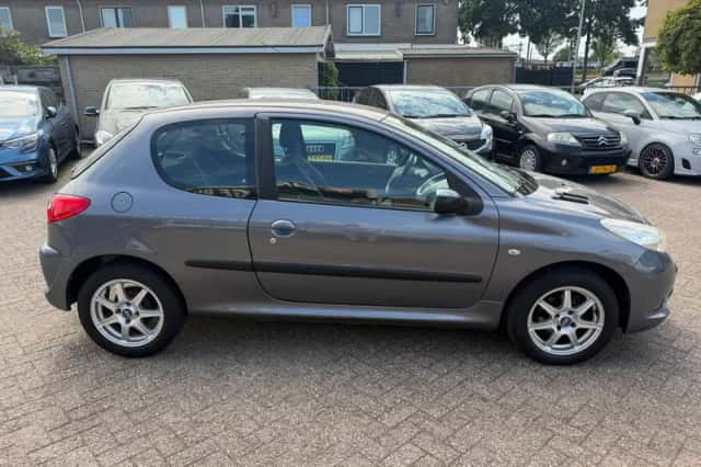 Peugeot 206 (2009) thumbnail 4