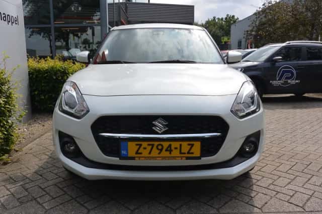 Suzuki Swift (2024) thumbnail 2