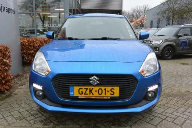 Suzuki Swift (2017) thumbnail 2