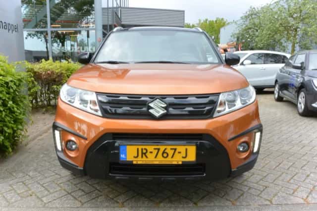 Suzuki Vitara (2016) thumbnail 2