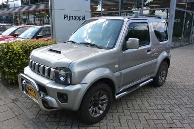 Suzuki JIMNY (2017) thumbnail 3
