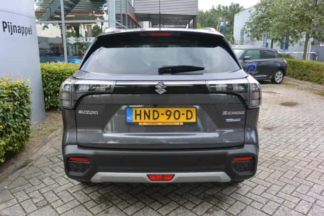 Suzuki S-CROSS (2023) thumbnail 5