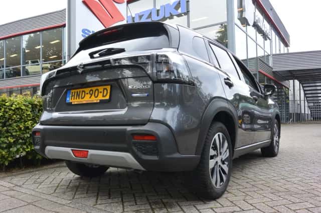 Suzuki S-CROSS (2023) thumbnail 6