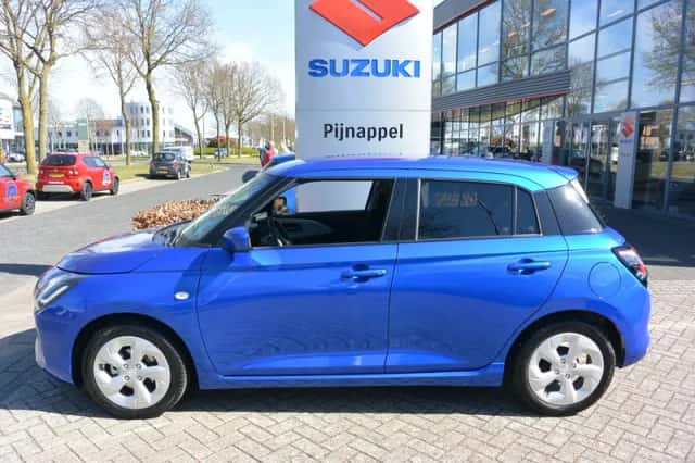 Suzuki Swift (2025) thumbnail 3