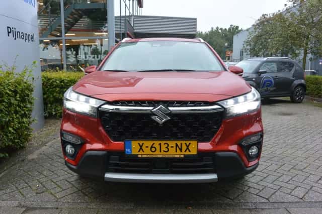 Suzuki S-CROSS (2024) thumbnail 2