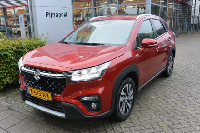 Suzuki S-CROSS (2024) thumbnail 3