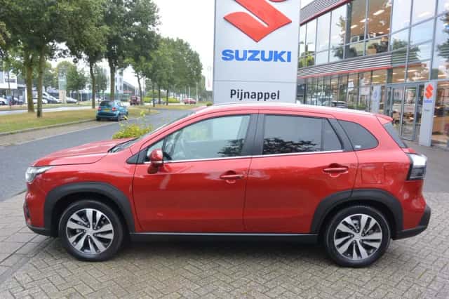 Suzuki S-CROSS (2024) thumbnail 4
