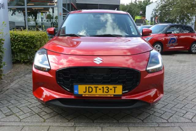 Suzuki Swift (2025) thumbnail 2