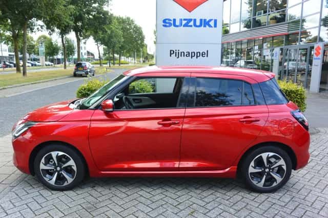Suzuki Swift (2025) thumbnail 4