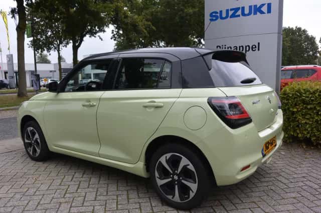 Suzuki Swift (2025) thumbnail 4
