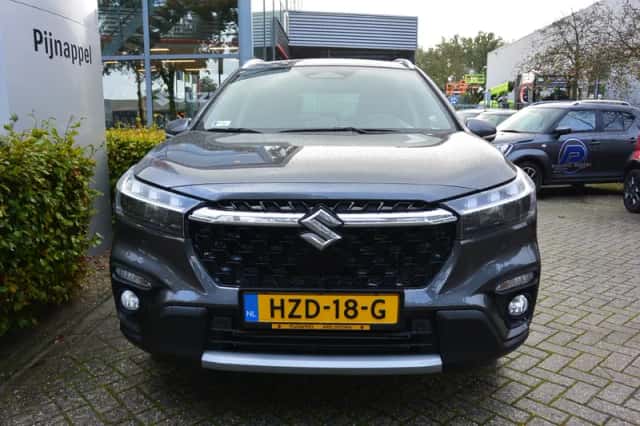 Suzuki S-CROSS (2024) thumbnail 2