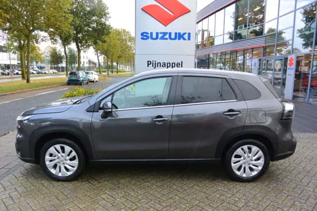 Suzuki S-CROSS (2024) thumbnail 4