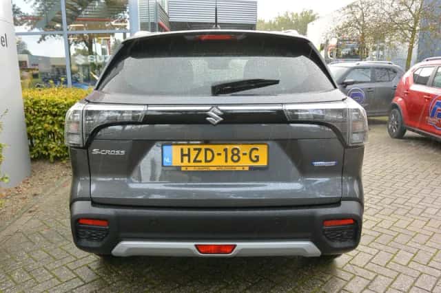 Suzuki S-CROSS (2024) thumbnail 6