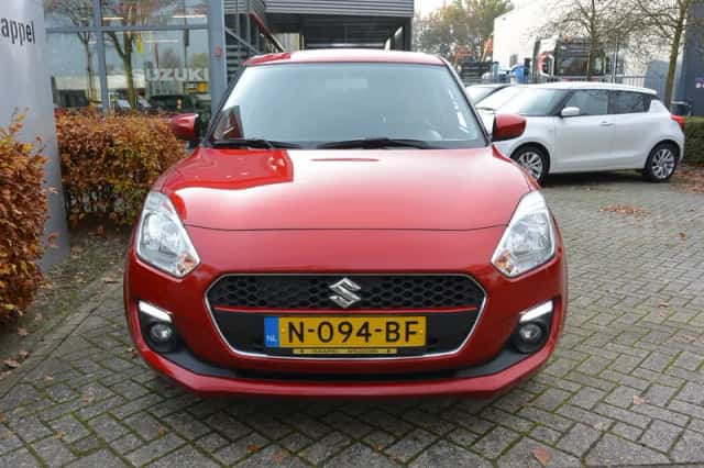 Suzuki Swift (2017) thumbnail 2