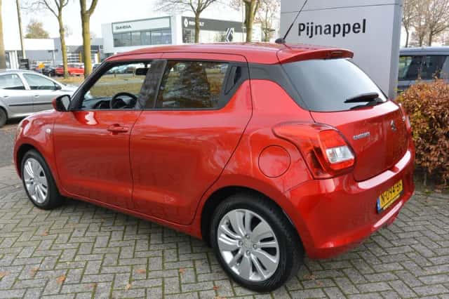 Suzuki Swift (2017) thumbnail 5