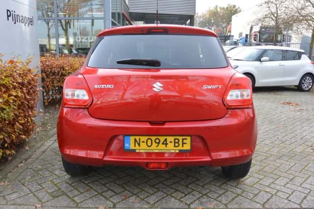Suzuki Swift (2017) thumbnail 6