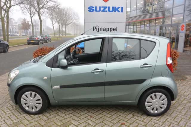 Suzuki SPLASH (2011) thumbnail 4