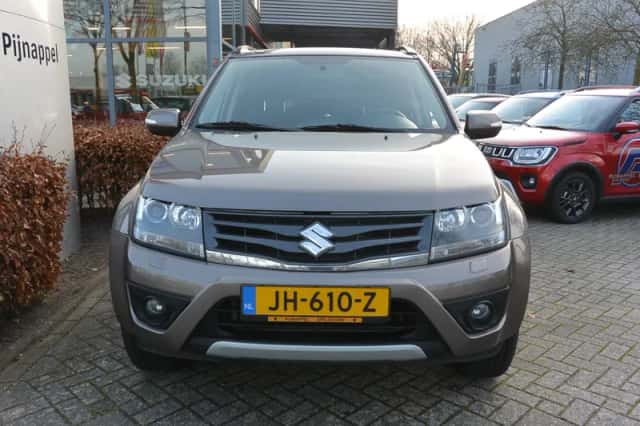 Suzuki Grand Vitara (2013) thumbnail 2
