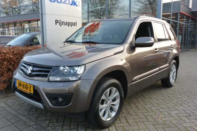 Suzuki Grand Vitara (2013) thumbnail 3