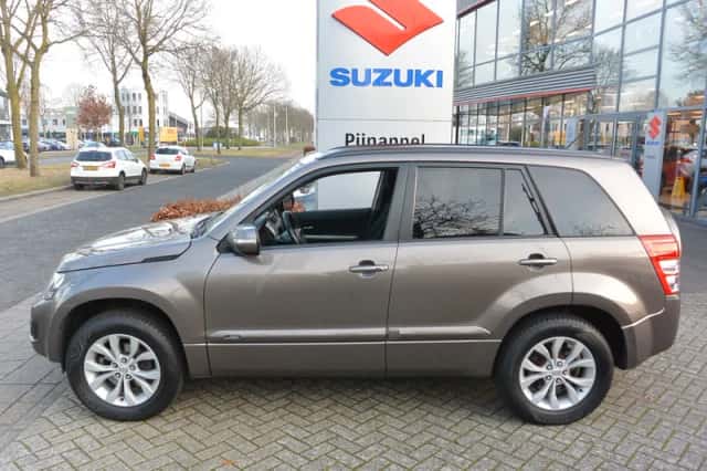Suzuki Grand Vitara (2013) thumbnail 4