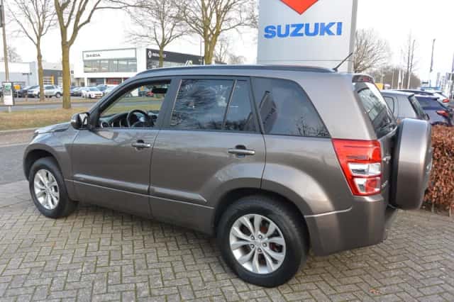 Suzuki Grand Vitara (2013) thumbnail 5