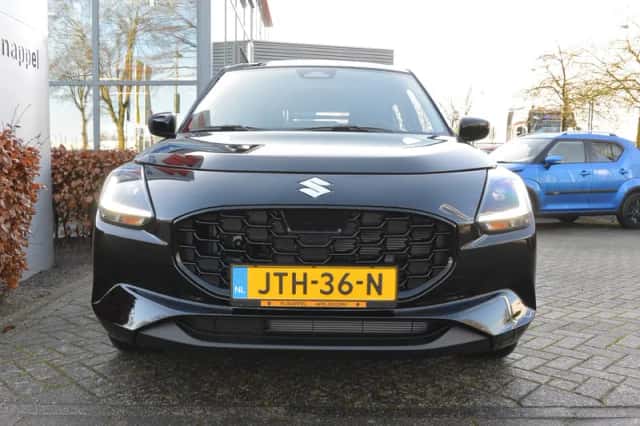 Suzuki Swift (2025) thumbnail 2