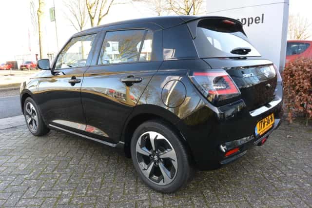 Suzuki Swift (2025) thumbnail 5