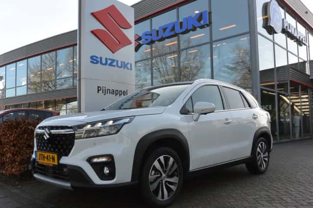 Suzuki S-CROSS (2022) thumbnail 1